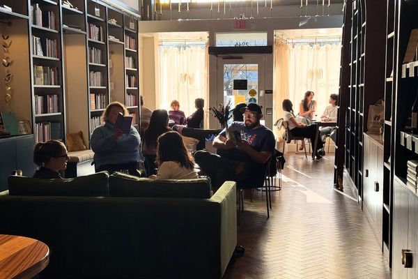 bar-reading-books-library-drinks