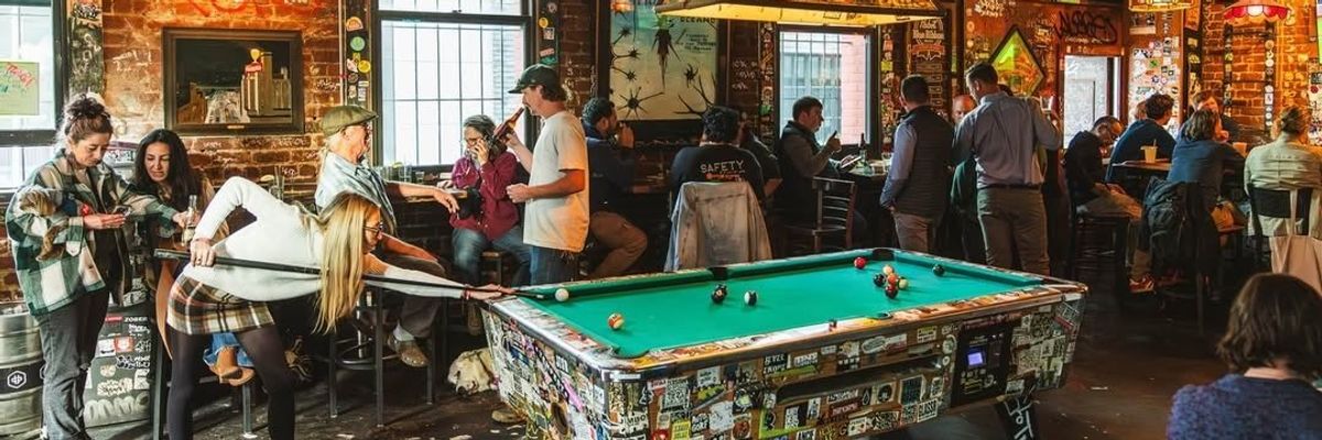 dive-bar-giants-game-oracle-park-sf