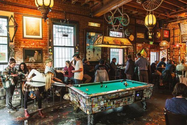 dive-bar-giants-game-oracle-park-sf