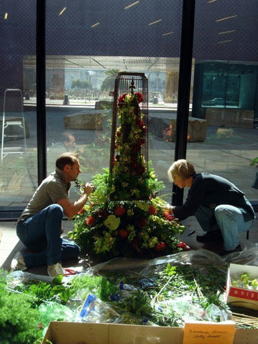 The de Young's Spanish-Themed 'Bouquets to Art' Looks Forward to Balenciaga Exhibit