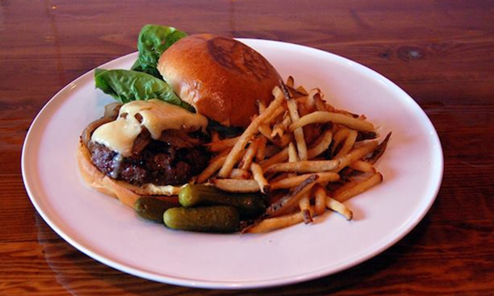 650 Eats: Grass-fed Burgers, Wings of Love