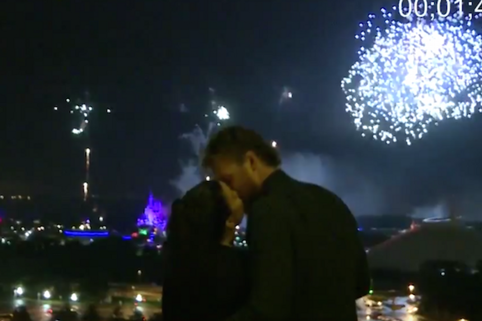 Hunter Pence Proposes to Girlfriend Alexis Cozombolidis at Disney World [VIDEO]