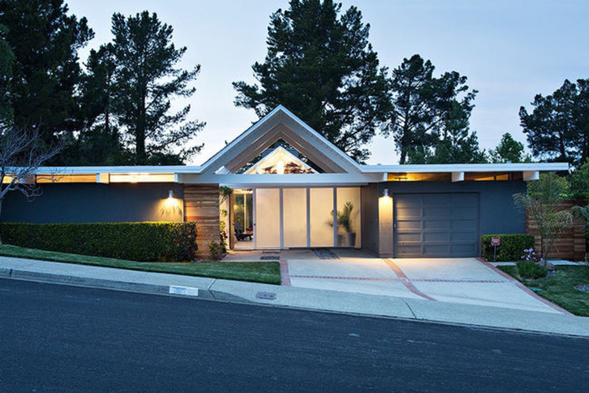 House Tour: A Modern Update for an Eichler Home in Burlingame