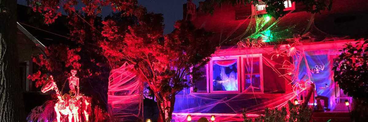 13 Mortifying Halloween Homes That Will Make You Want to Cross the Street