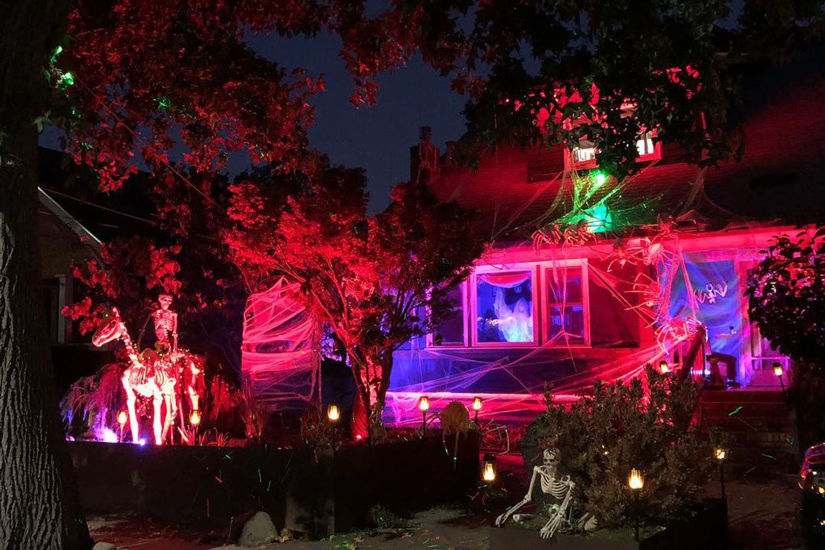 13 Mortifying Halloween Homes That Will Make You Want to Cross the Street