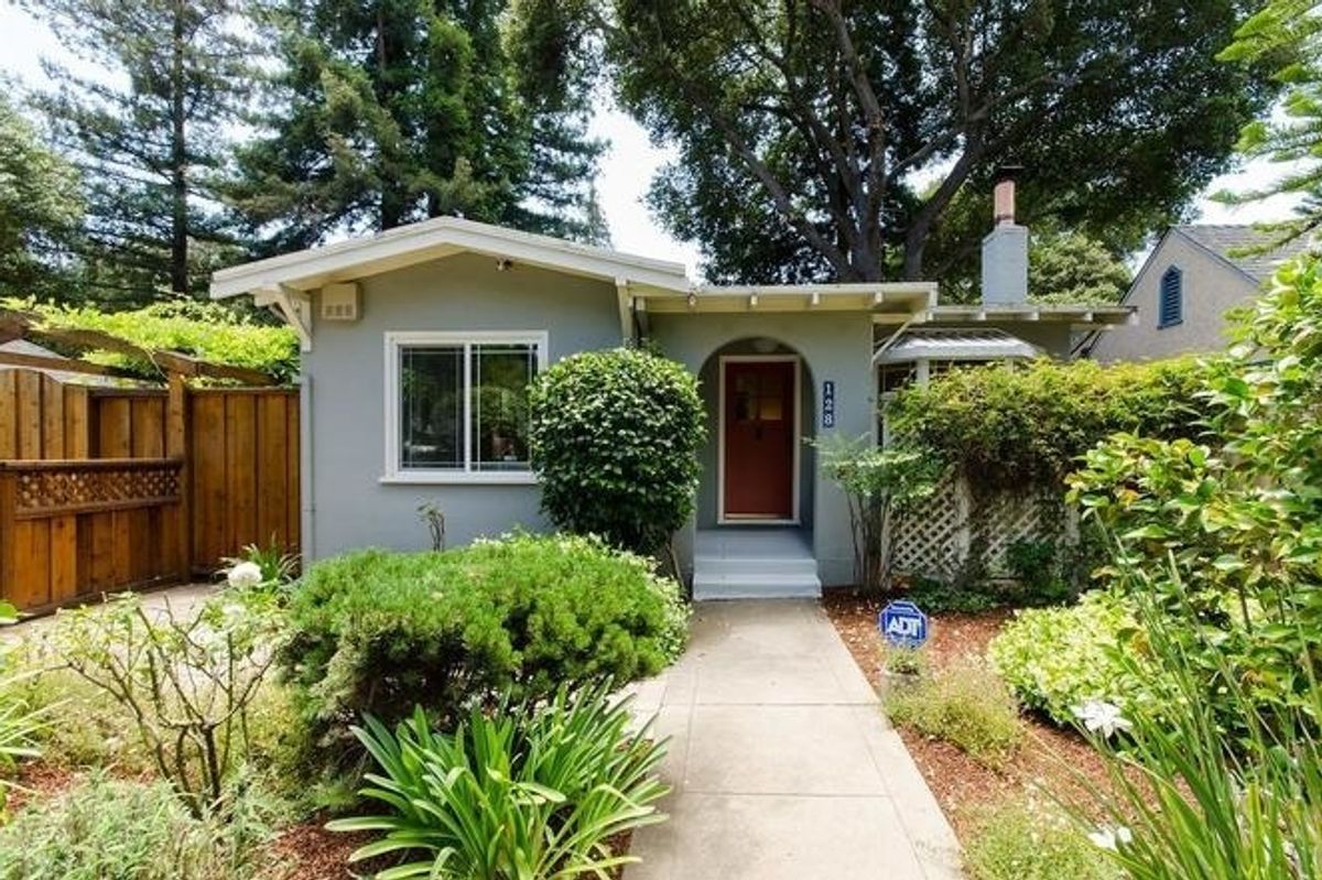 This 900sf Palo Alto tiny house wants $2.5 million (wtf srsly) + more topics to discuss over brunch