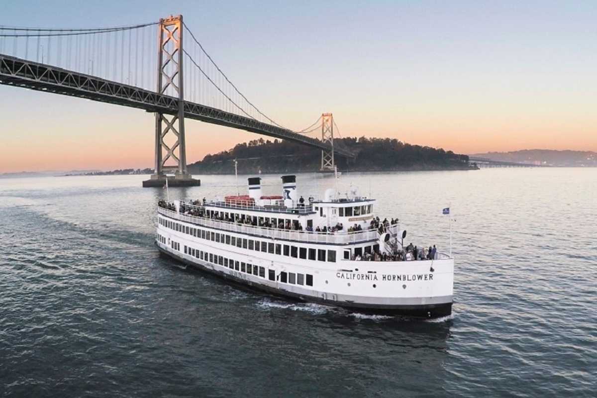 Try a new Valentine's date spot—on a yacht!