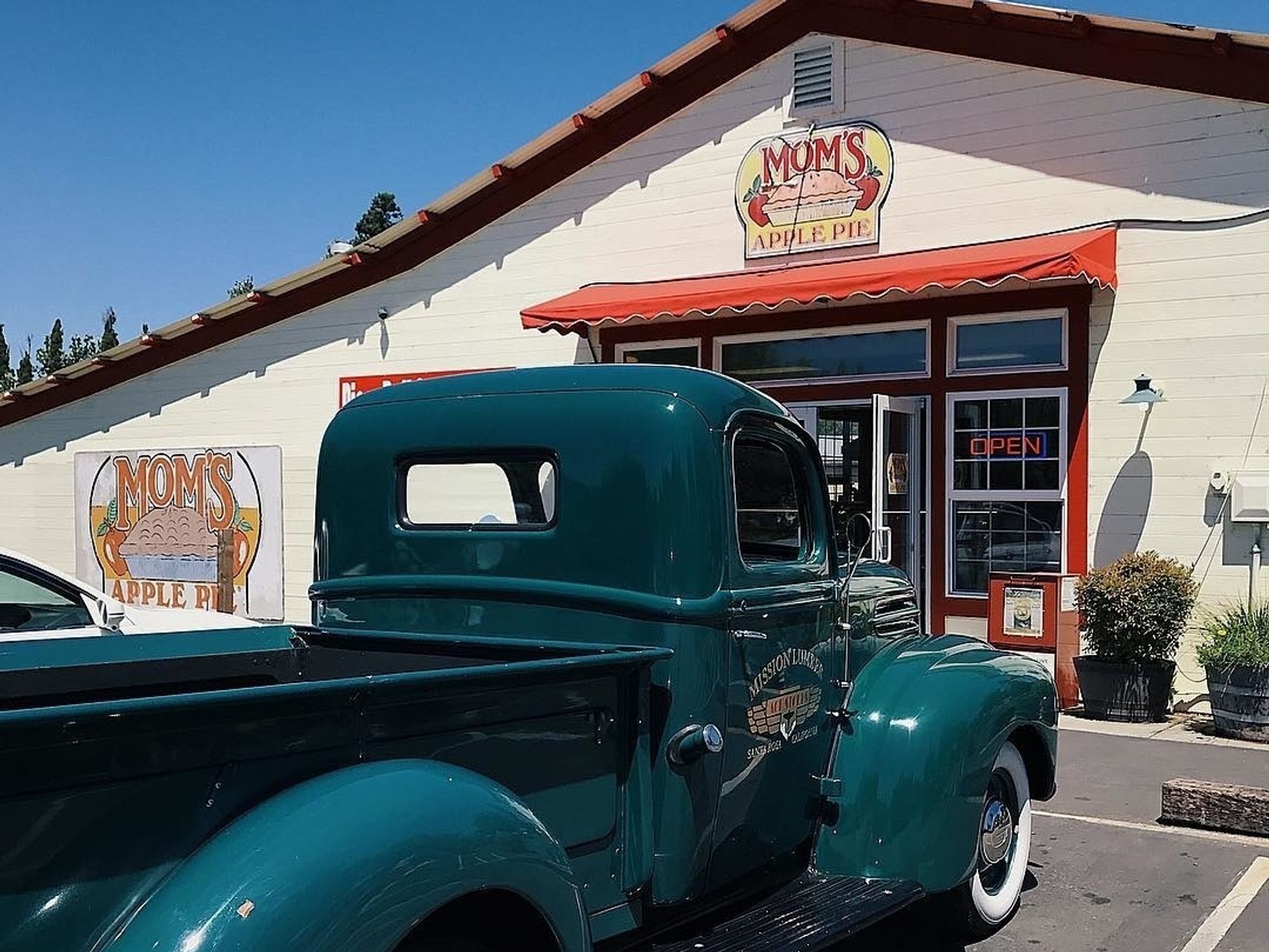 Guide to Sonoma County Apple Season: Where to Pick, Eat Pie, Sip Cider + More