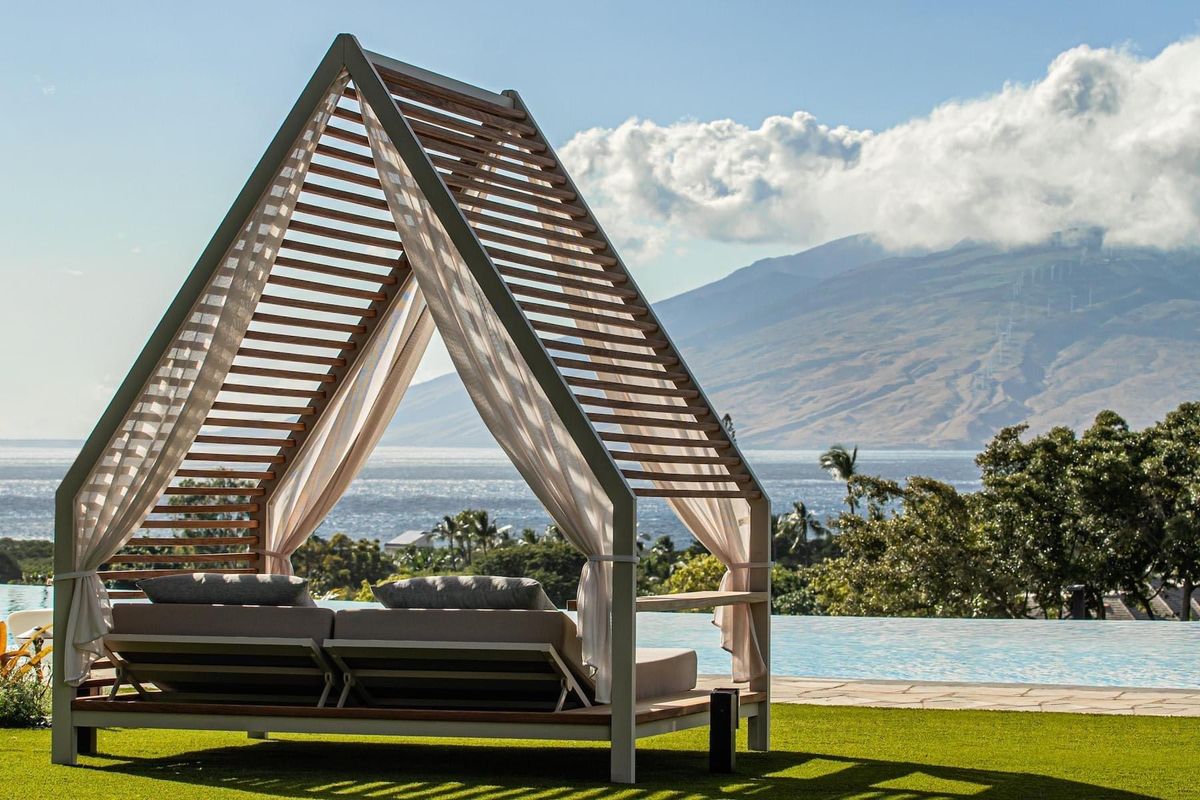 Modern Guide to Maui: Ocean-View Rooms, Waterfalls + Fresh Island Eats