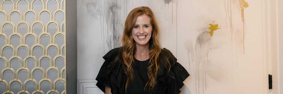 You've seen her wondrous walls. Meet Caroline Lizarraga, awesome decorative painter.