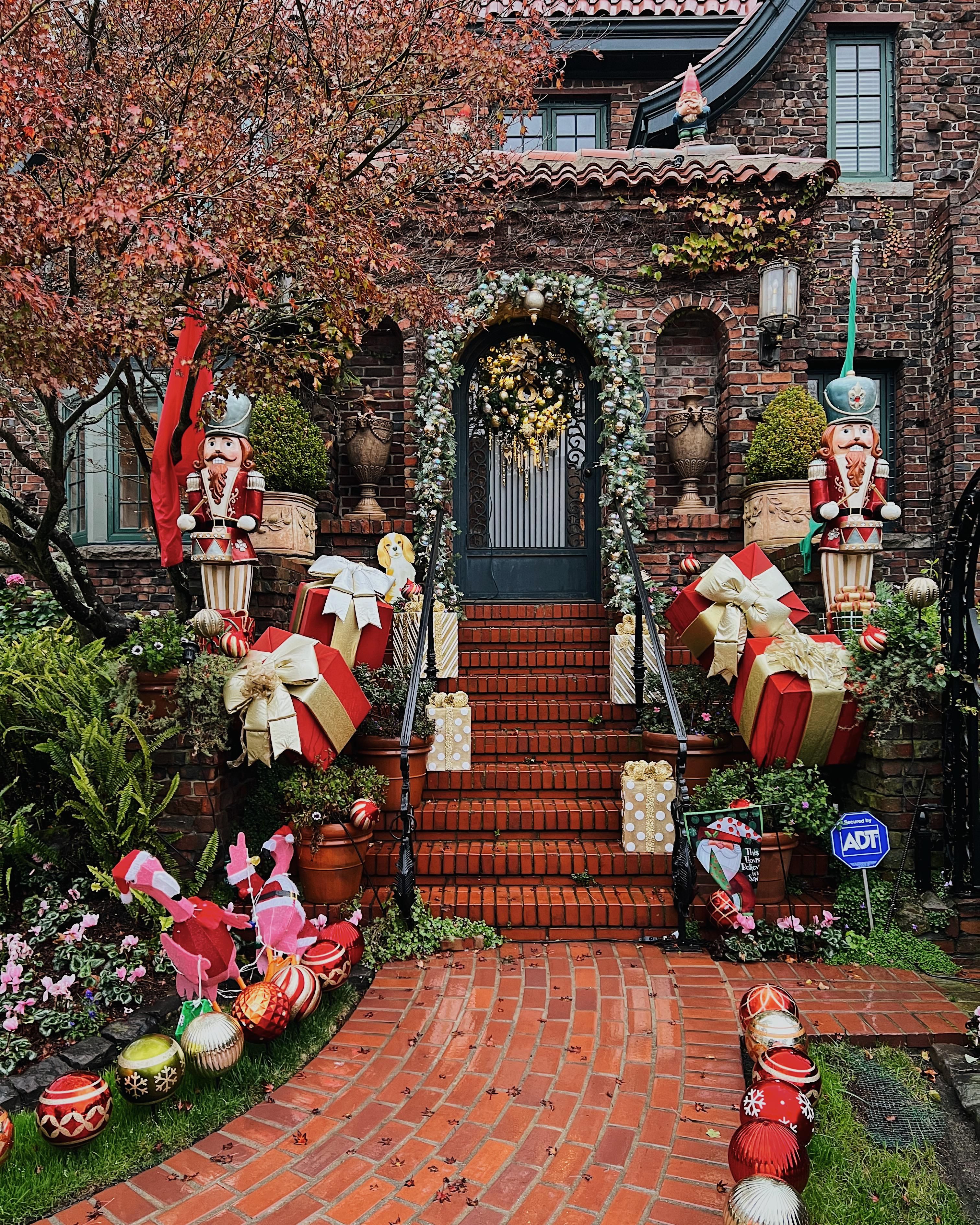 San Francisco's Jolliest Holiday Decor—and How to Capture Insta-Worthy Pics