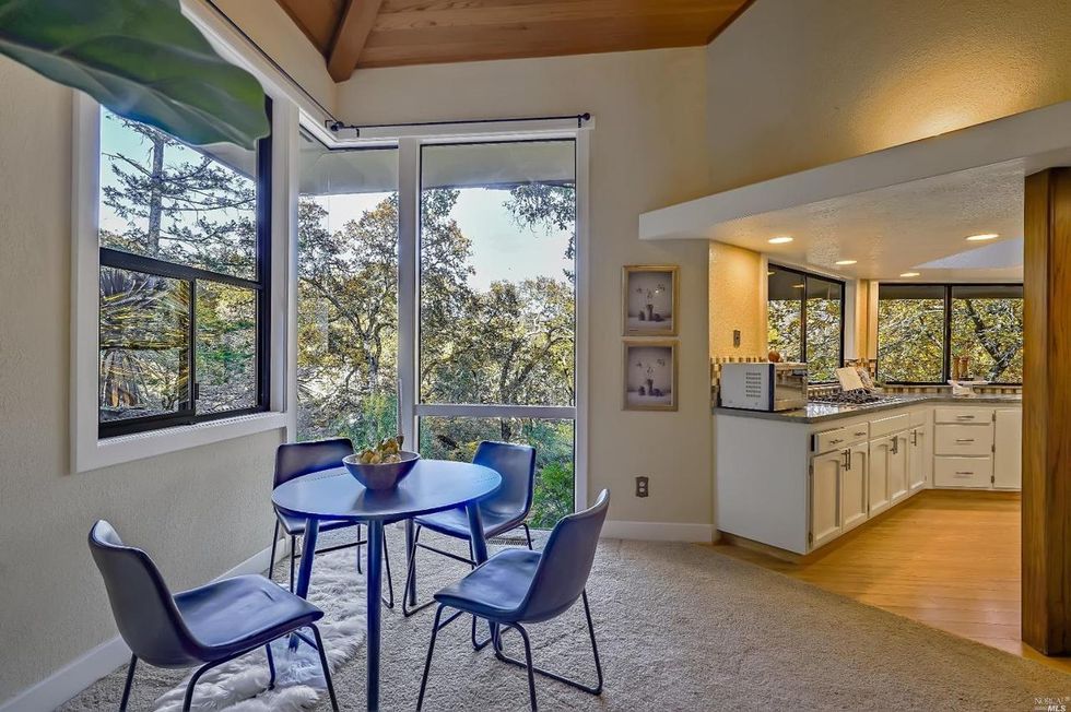 Video House Tour A cozy, modernist home bordering TrioneAnnadel State