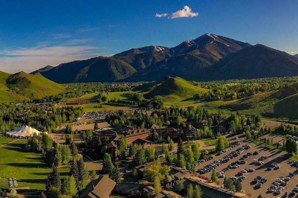 Warm weekends in Sun Valley mean mountaintop yoga + wildflower hikes