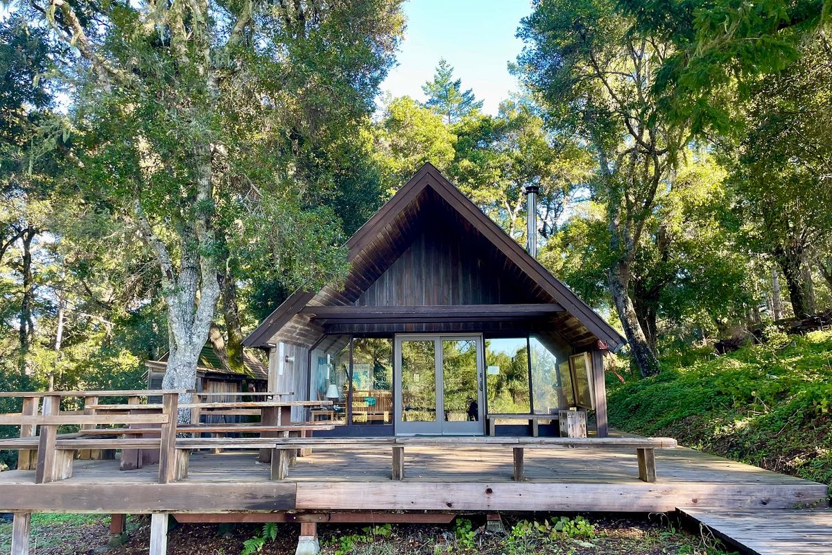 There's only one hiker's hut in the Bay Area. Here's what it's like to stay there.