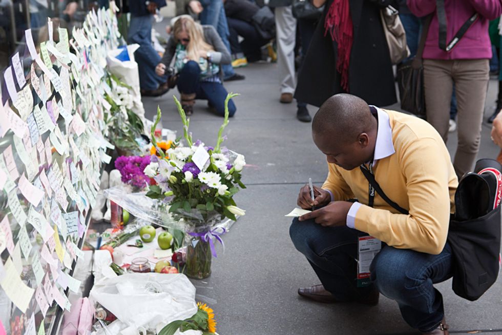 Scenes From the Downtown Apple Store