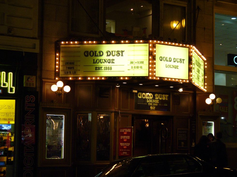 The Weeknighter: Gold Dust Lounge