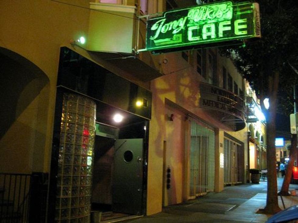 The Weeknighter: Tony Nik's Cafe