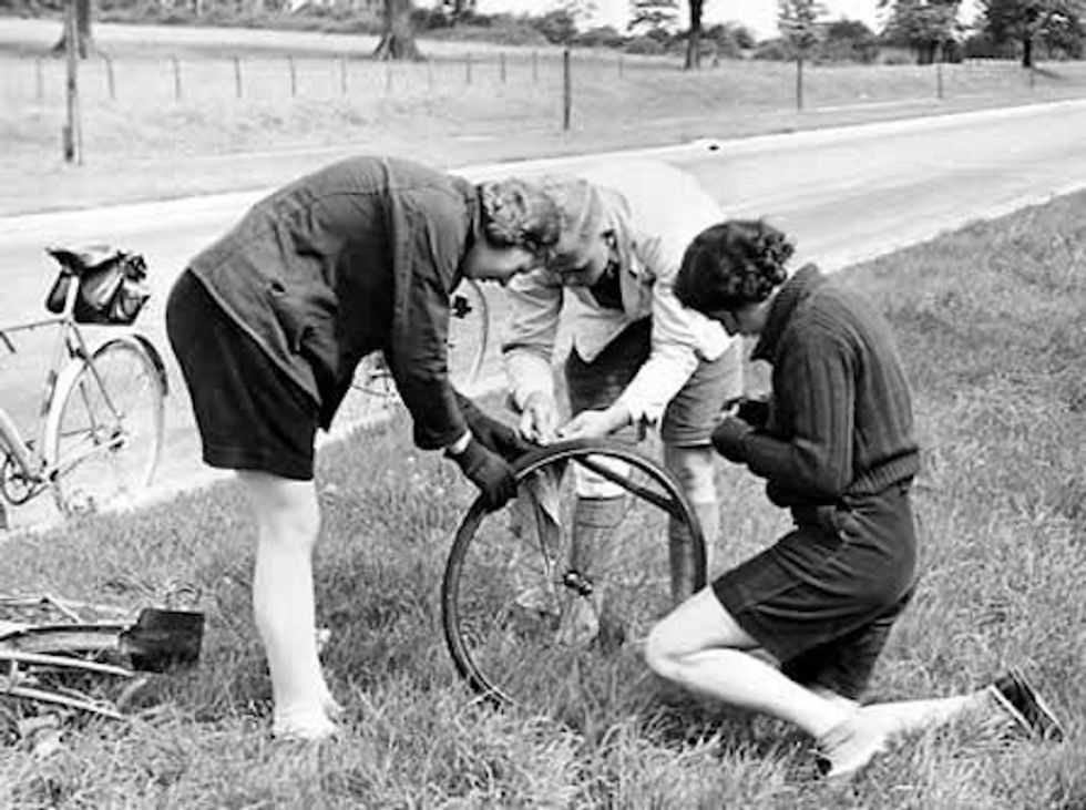 How to Change a Flat Bike Tire: Tips from the Pros