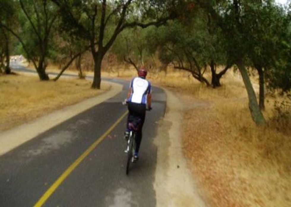 The Ultimate Sunday Bike Ride: Waterside Views on the American River Trail