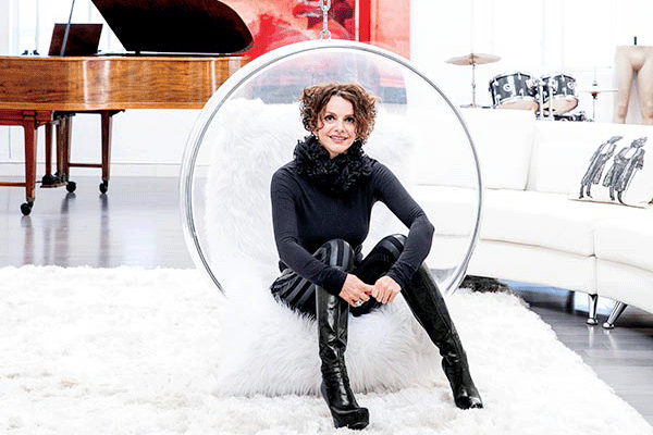 A Local Painter Builds Her Dream Home In An Unlikely Neighborhood