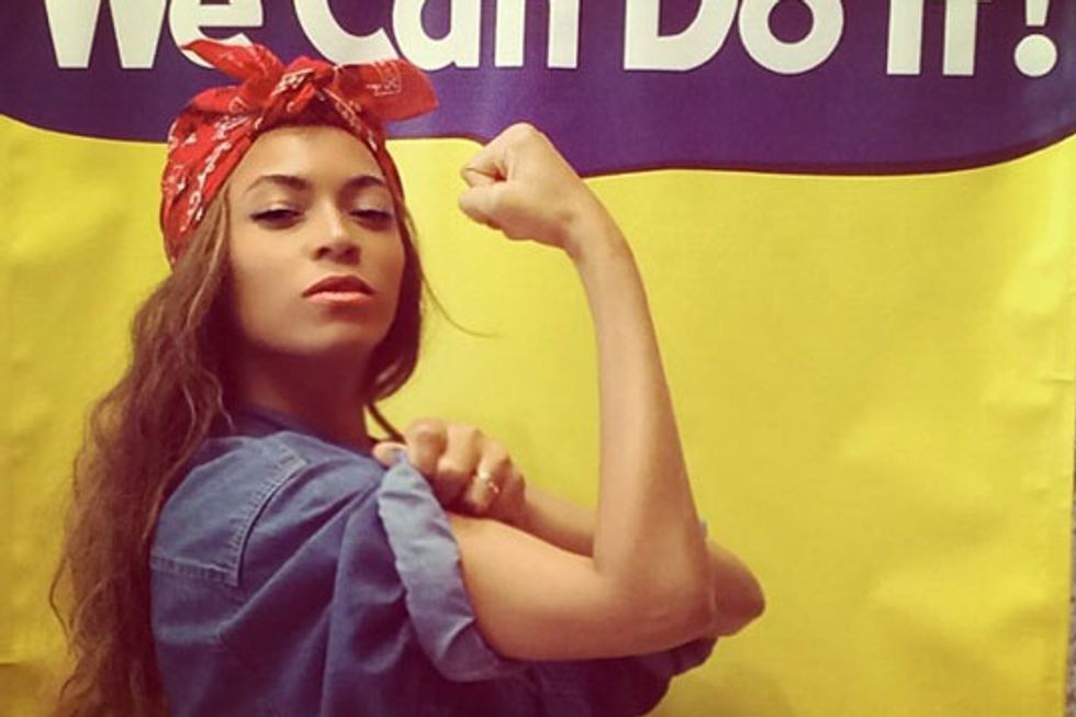 Guinness World Record Attempt Seeks 1,000 Rosie the Riveter Lookalikes