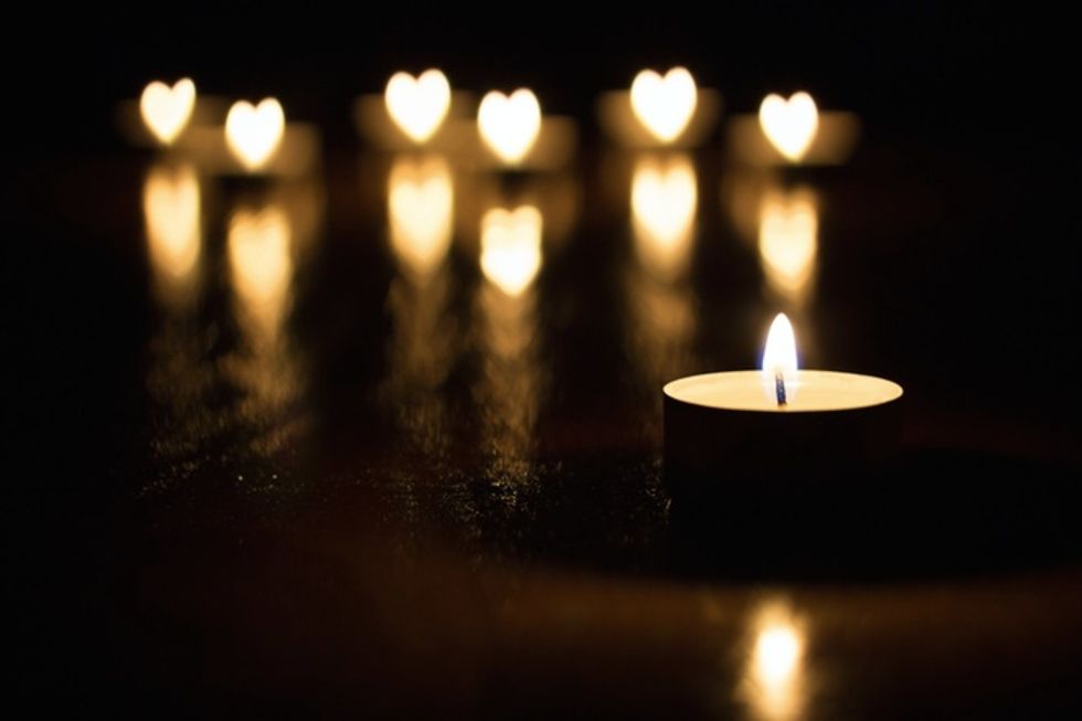 New Pop-Up Offers Couples Therapy + Dinner in the Dark