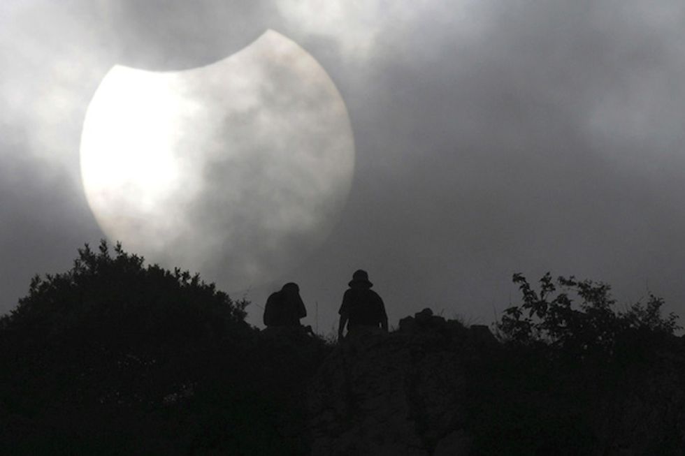 SF Exploratorium to Live Stream Tonight's Total Solar Eclipse