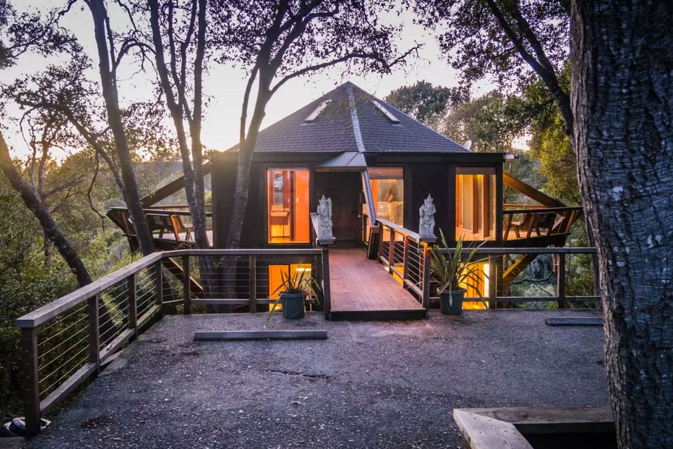 7 Chic Tree Houses Give All New Meaning to Spring Escapes