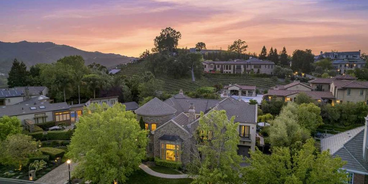 Thinking about a move to the East Bay? Realtor Rebecca Burns can help.