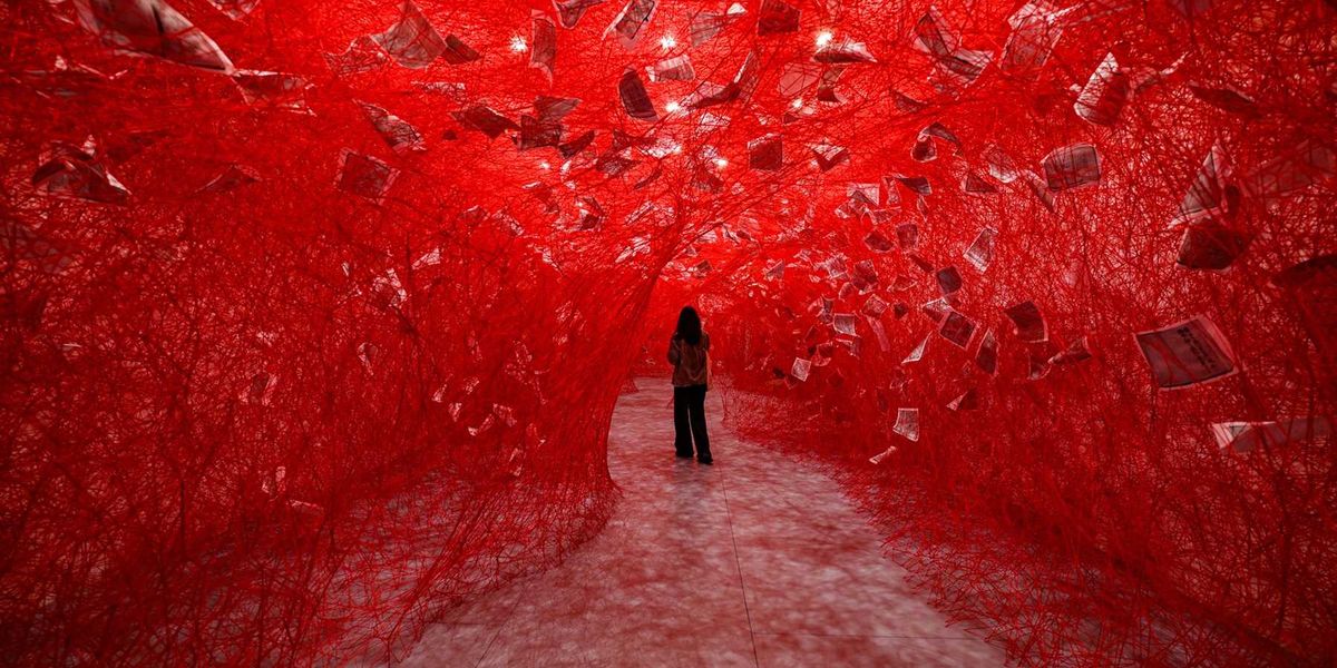 Chiharu Shiota's jaw-dropping yarnscapes take over the Asian Art Museum.