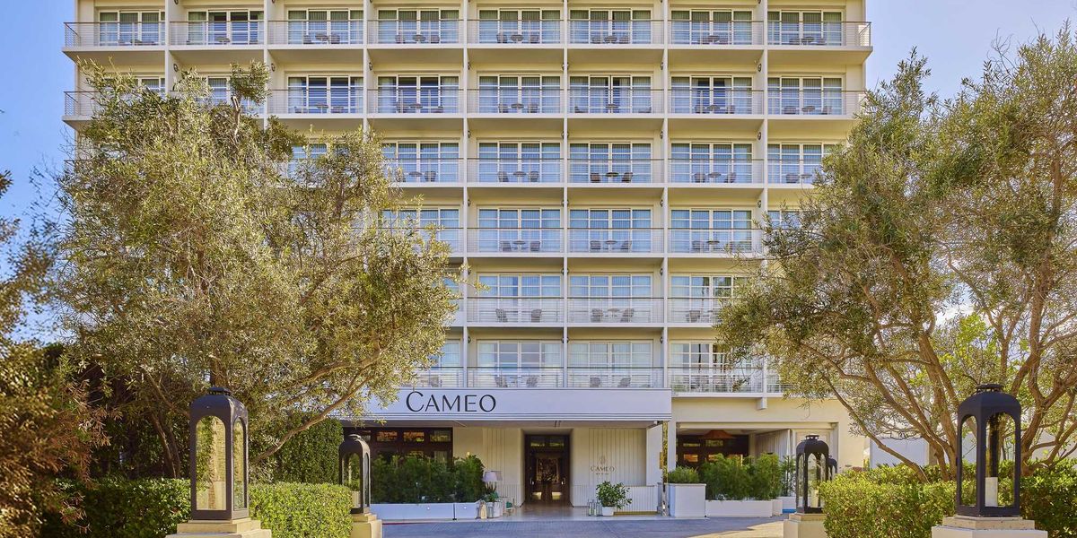 A total transformation brings sophisticated, Old Hollywood glamour to this Beverly Hills hotel.