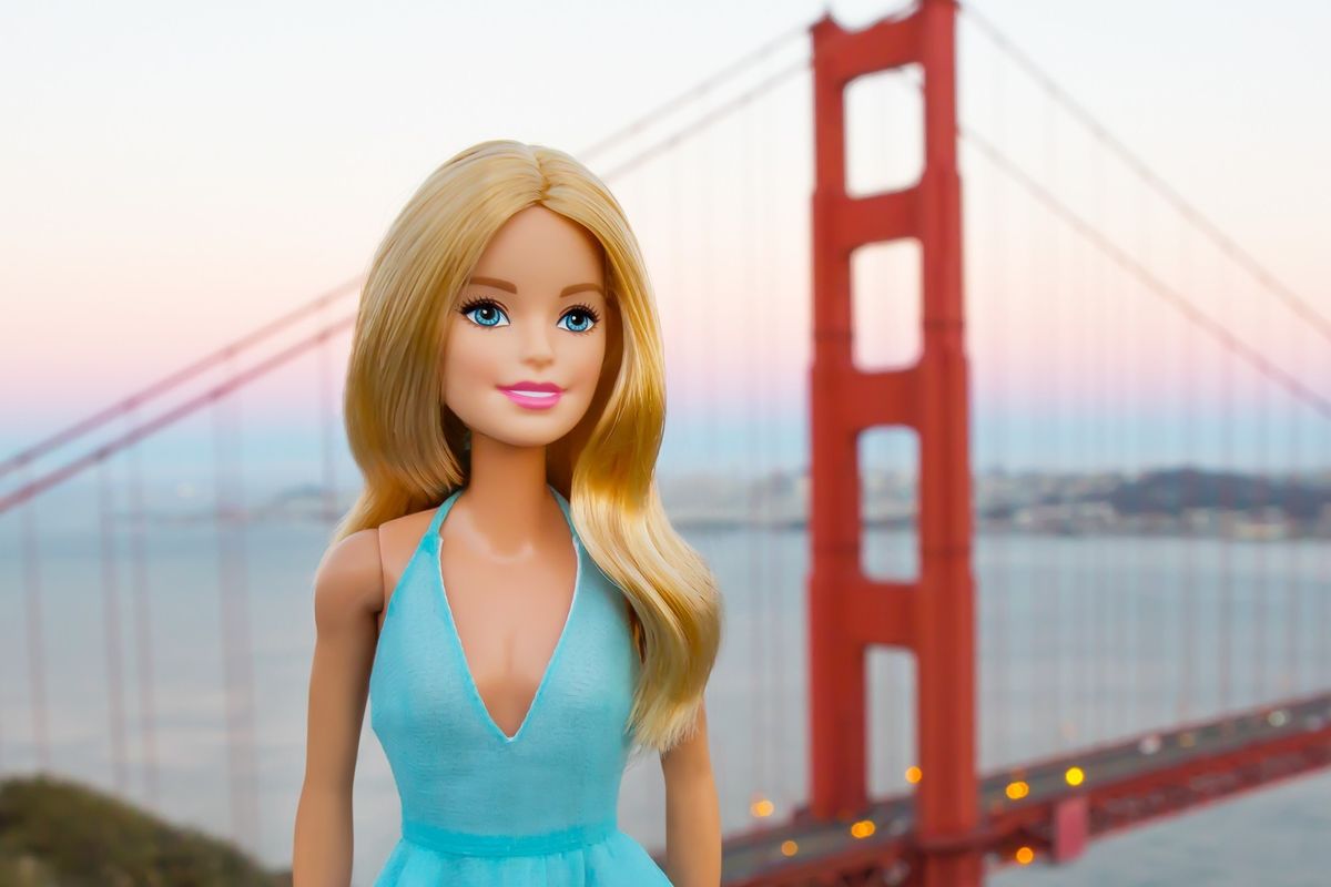 Barbie Dons Cute Outfits, Snaps Selfies Around San Francisco