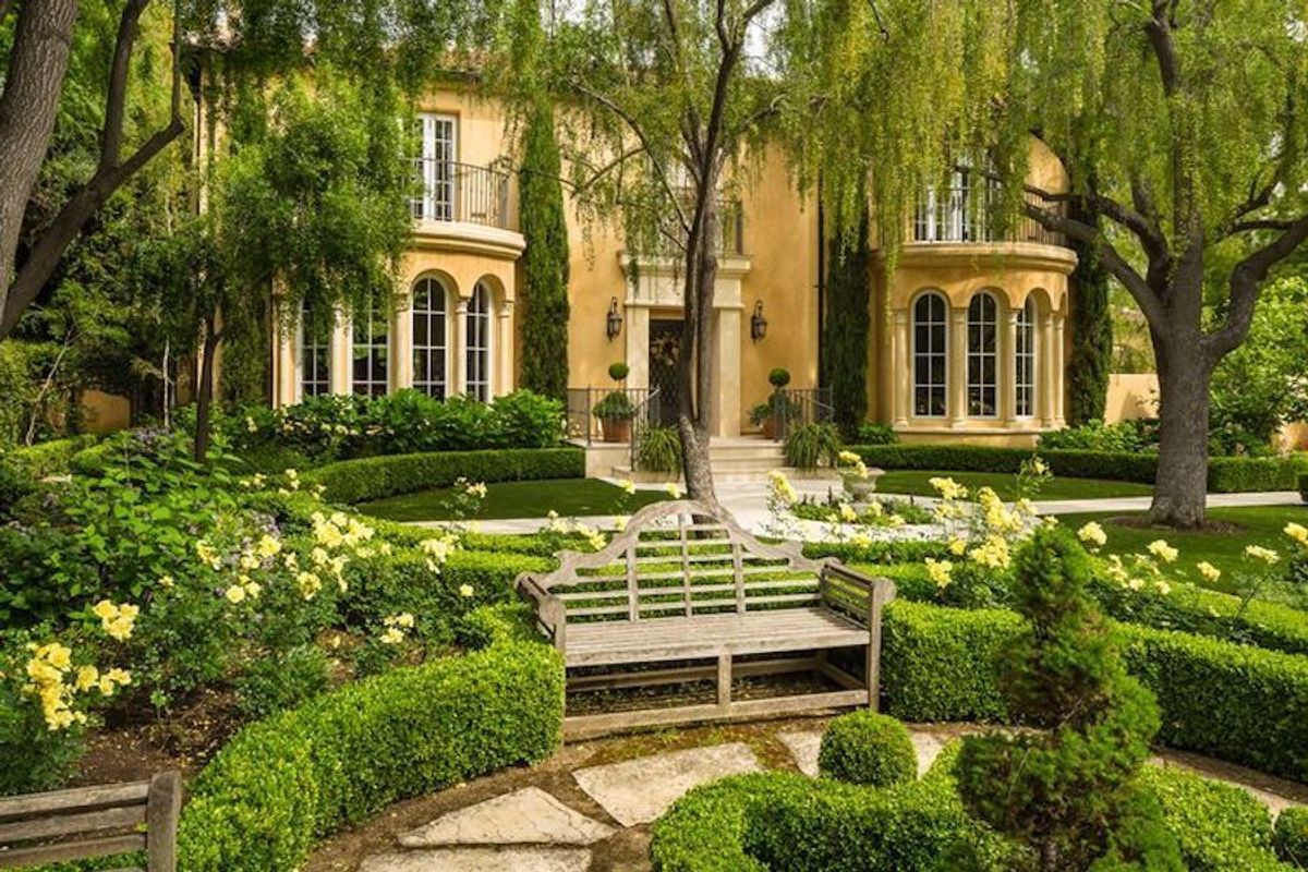 It's all about the green at this $18 million Palo Alto estate