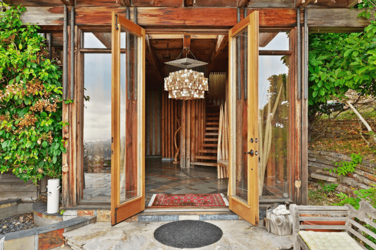 Midcentury Berkeley Manse Now Accepting Bitcoin + More Topics to Discuss Over Brunch