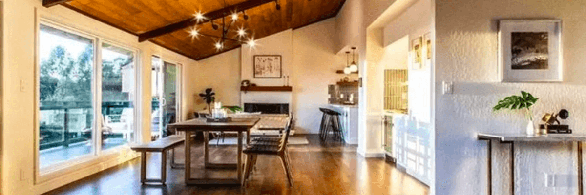 Midcentury-style Oakland Hills home with racquetball court and views asks $1.4 million