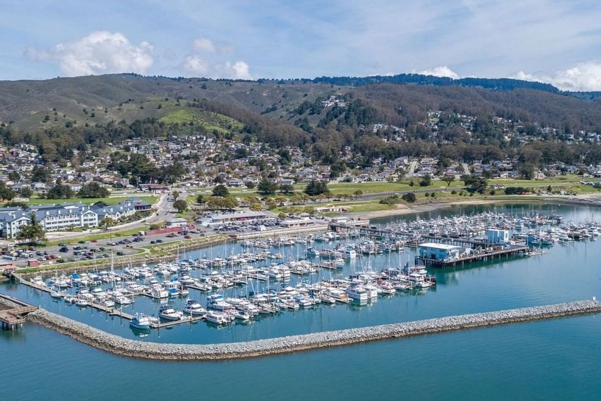 seaside-harbor-pacific-ocean-surfing-beach
